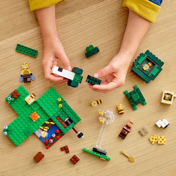 LEGO Minecraft: Ferma albinelor 21165, 8 ani+, 238 piese