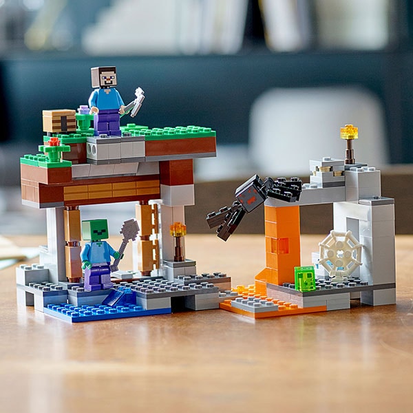 LEGO Minecraft: Mina abandonata 21166, 7 ani+, 248 piese