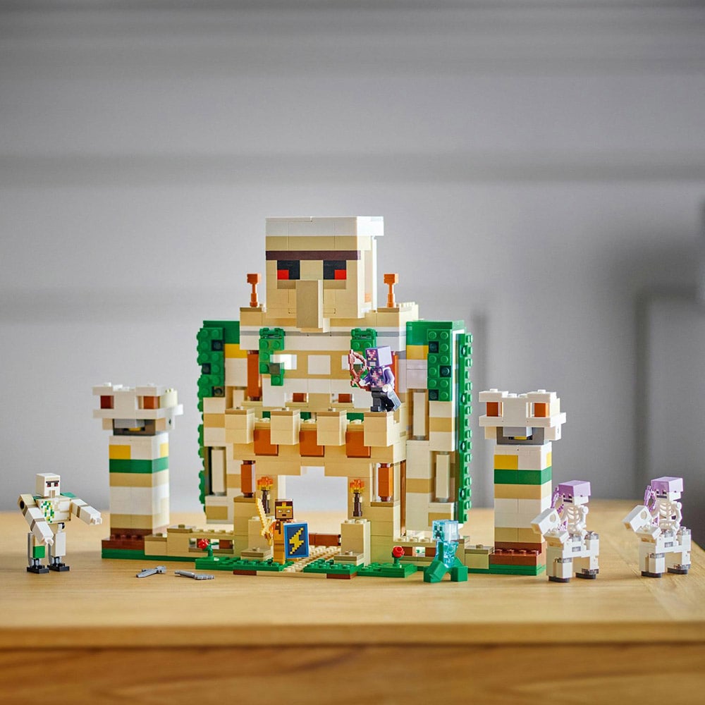 LEGO Minecraft: Fortareata Golemul de fier 21250, 9 ani+, 868 piese
