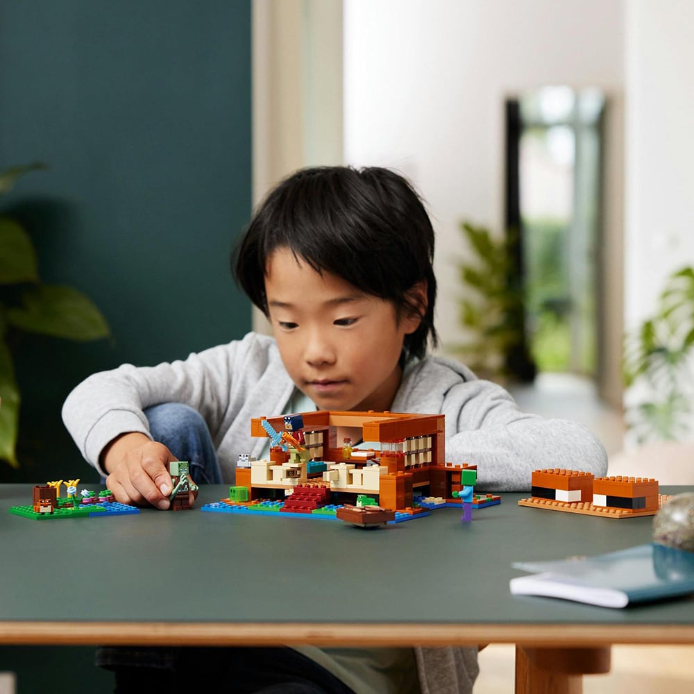 LEGO Minecraft: Casa-broasca 21256, 8 ani+, 400 piese