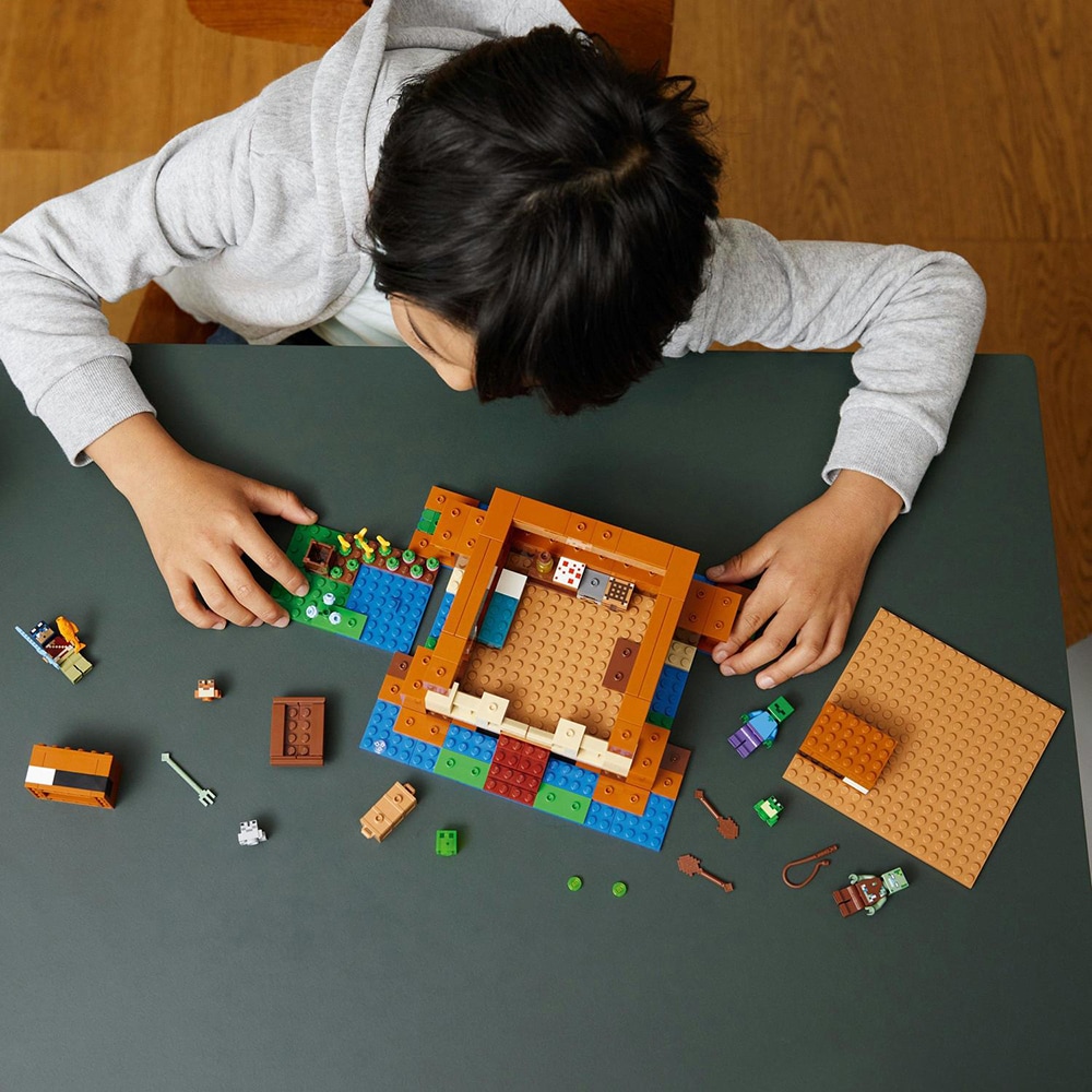LEGO Minecraft: Casa-broasca 21256, 8 ani+, 400 piese
