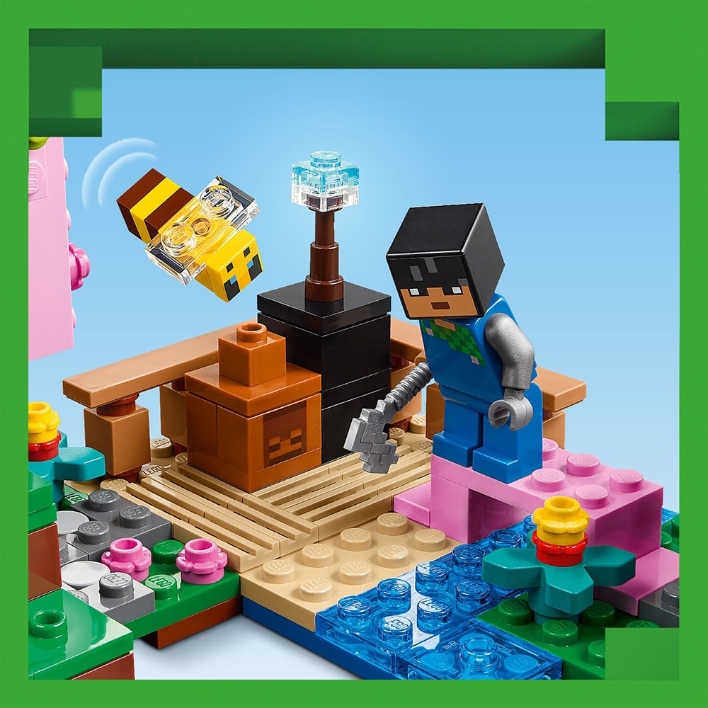 LEGO Minecraft: Gradina cu ciresi infloriti 21260, 8 ani+, 304 piese