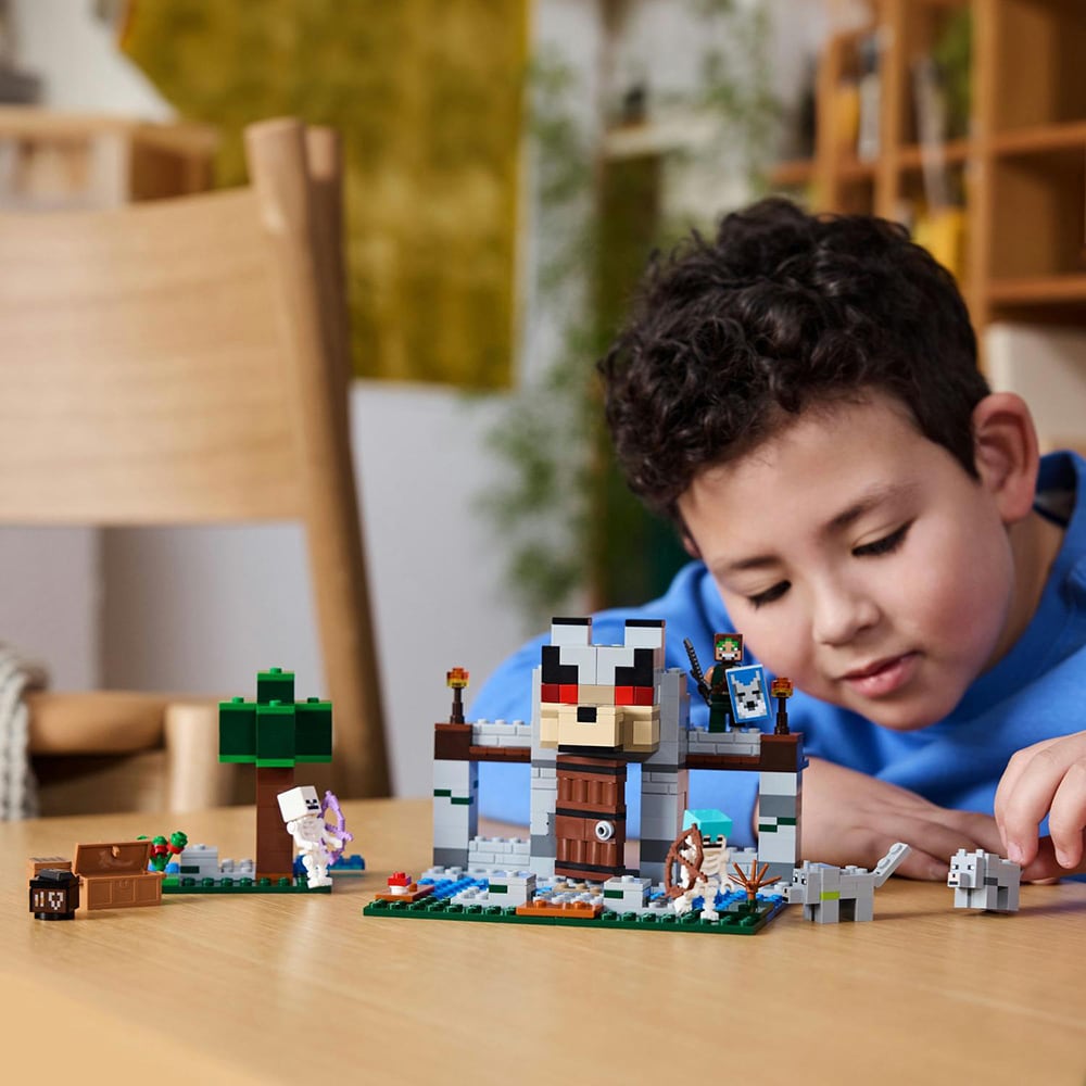 LEGO Minecraft: Fortareata lupilor 21261, 8 ani+, 312 piese