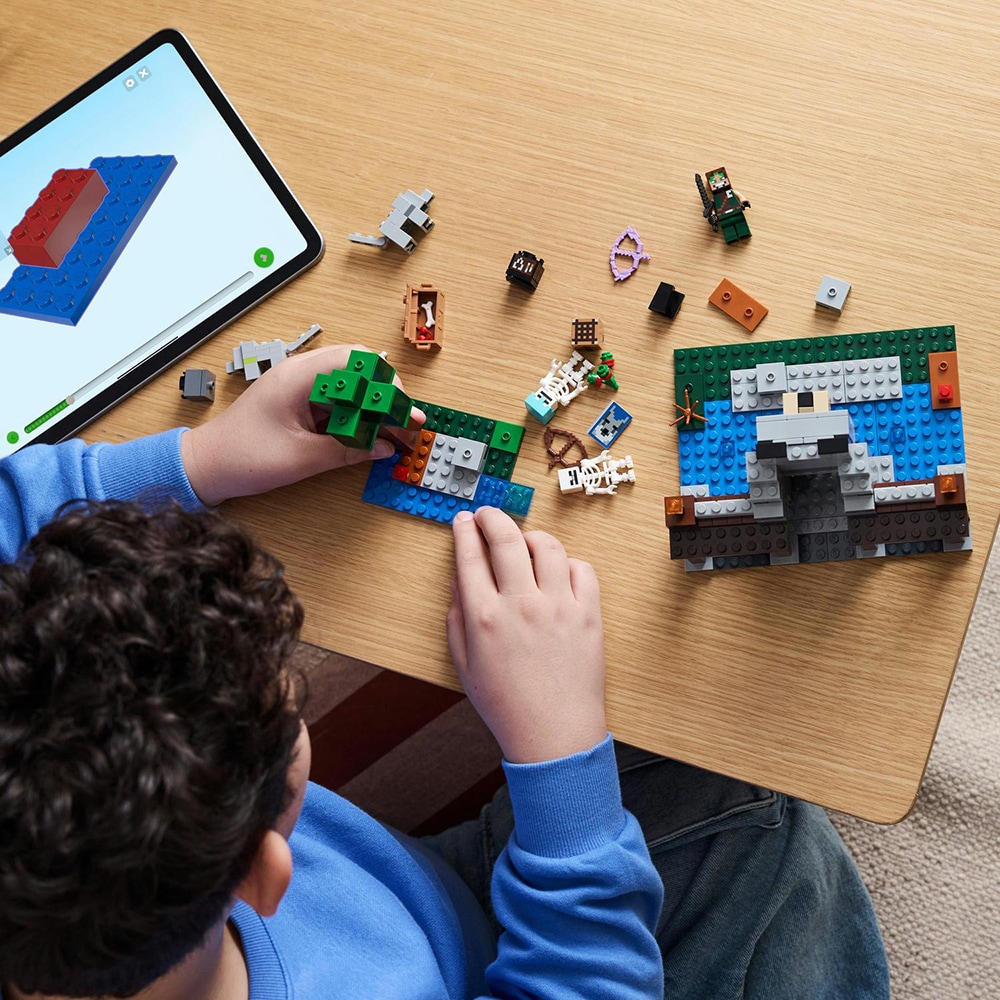LEGO Minecraft: Fortareata lupilor 21261, 8 ani+, 312 piese
