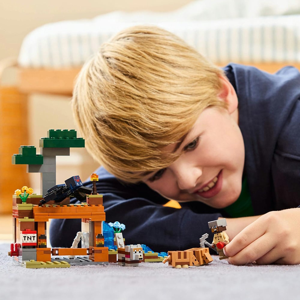 LEGO Minecraft: Expeditia de minerit cu Tatu 21269, 8 ani+, 247 piese