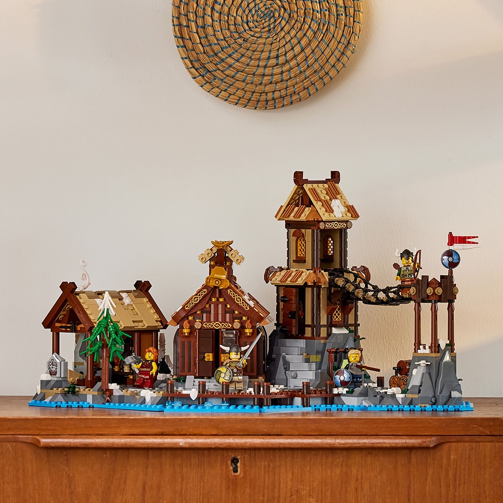 LEGO Ideas: Sat viking 21343, 18 ani+, 2103 piese
