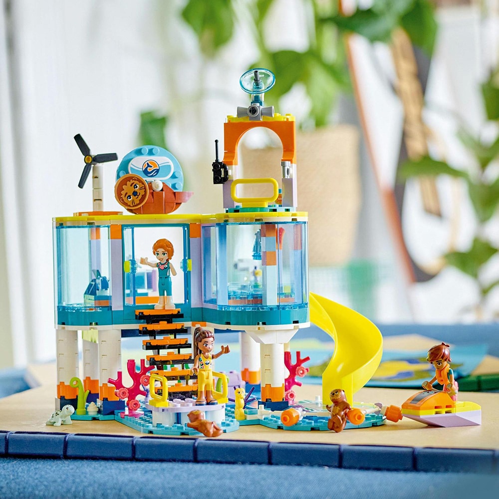 LEGO Friends: Centru de salvare pe mare 41736, 7 ani+, 376 piese