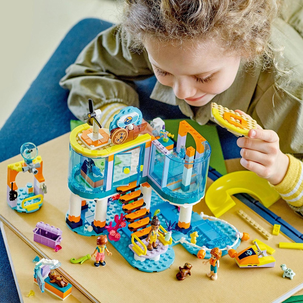 LEGO Friends: Centru de salvare pe mare 41736, 7 ani+, 376 piese