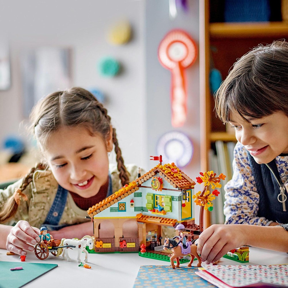 LEGO Friends: Grajdul pentru cai al lui Autumn 41745, 7 ani+, 545 piese
