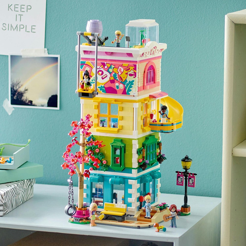 LEGO Friends: Centrul comunitar din orasul Heartlake 41748, 9 ani+, 1513 piese