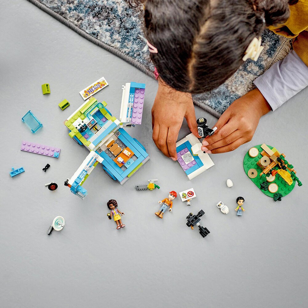 LEGO Friends: Studioul mobil de stiri 41749, 6 ani+, 446 piese