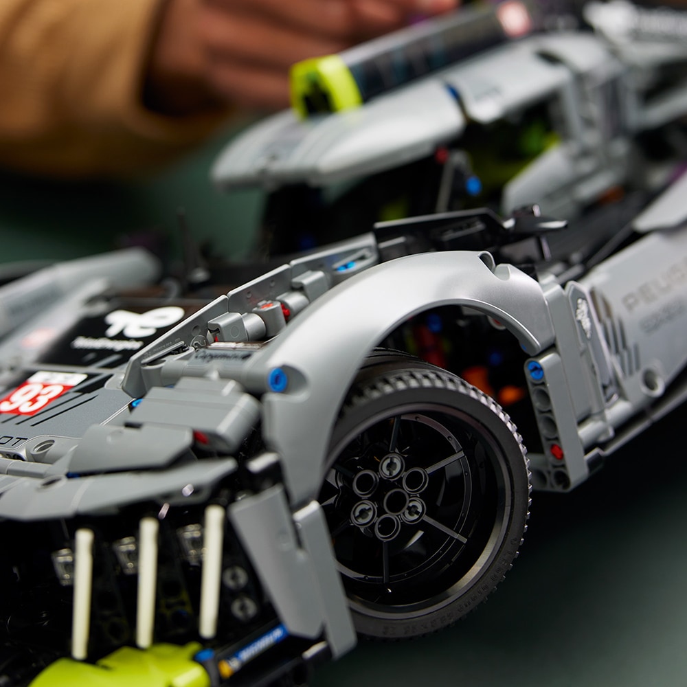 LEGO Technic: Peugeot Le Mans Hybrid Hypercar 42156, 18 ani+, 1775 piese