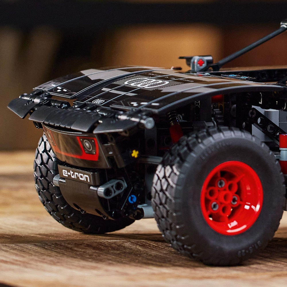 LEGO Technic: Audi RS Q e-tron 42160, 10 ani+, 914 piese