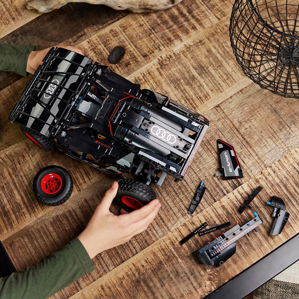 LEGO Technic: Audi RS Q e-tron 42160, 10 ani+, 914 piese