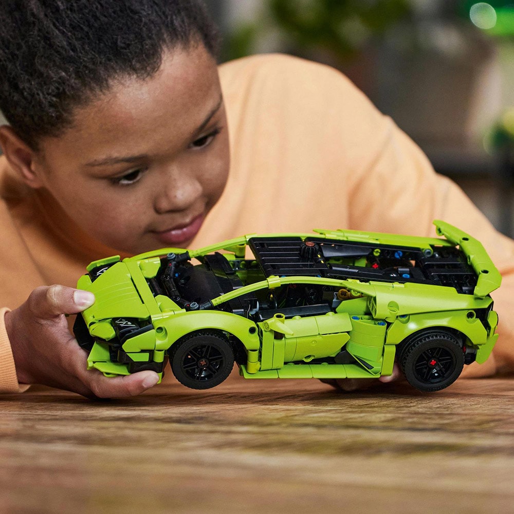 LEGO Technic: Lamborghini Huracan Tecnica 42161, 9 ani+, 806 piese