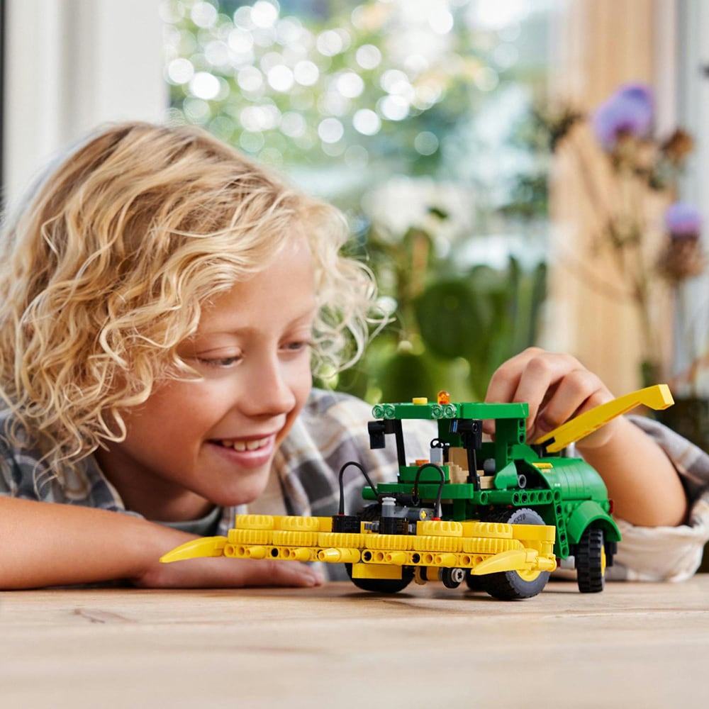 LEGO Technic: John Deere 9700 Forage Harvester 42168, 9 ani+, 559 piese