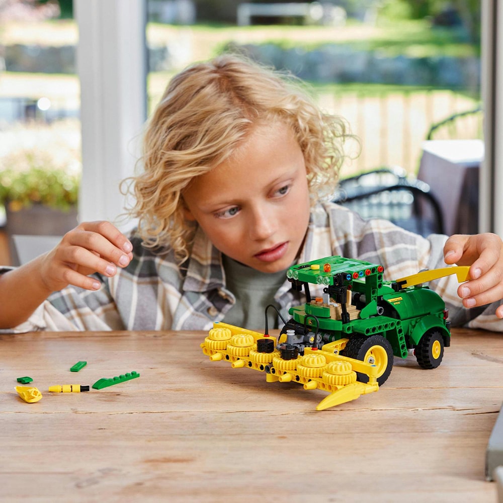 LEGO Technic: John Deere 9700 Forage Harvester 42168, 9 ani+, 559 piese
