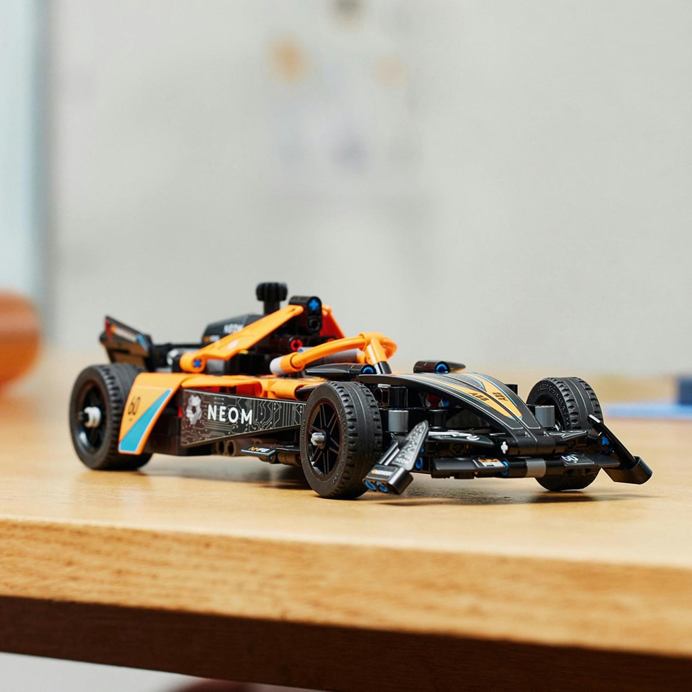 LEGO Technic: NEOM McLaren Formula E Race Car 42169, 9 ani+, 452 piese