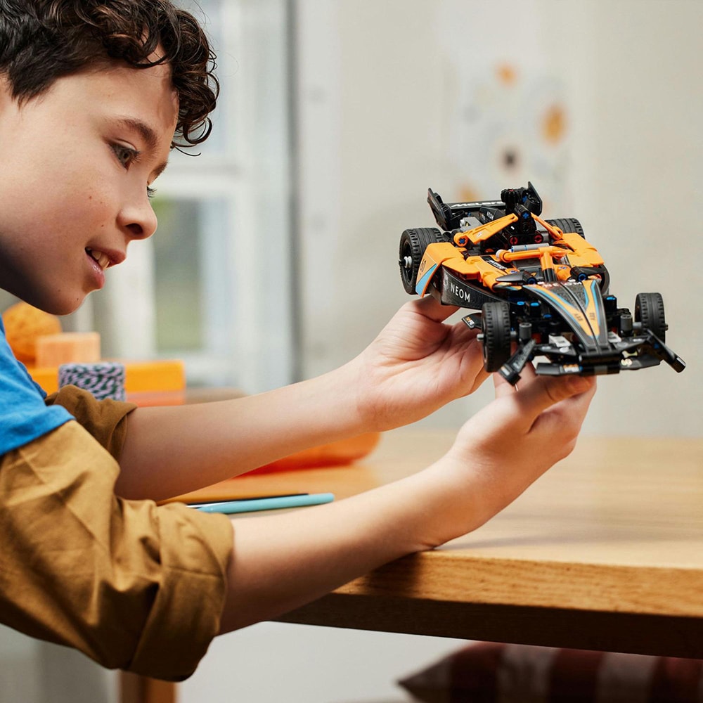 LEGO Technic: NEOM McLaren Formula E Race Car 42169, 9 ani+, 452 piese