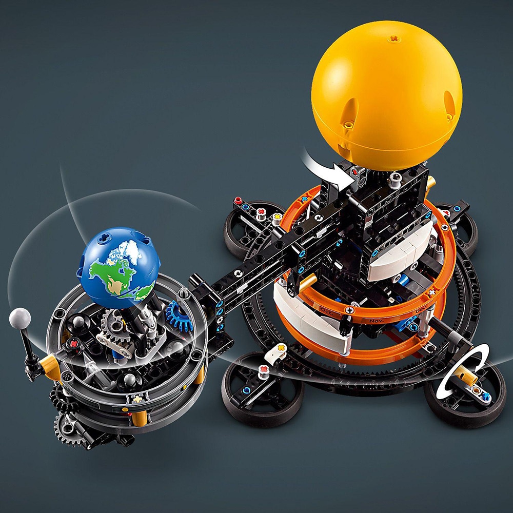 LEGO Technic: Planeta Pamant si Luna pe orbita 42179, 10 ani+, 526 piese
