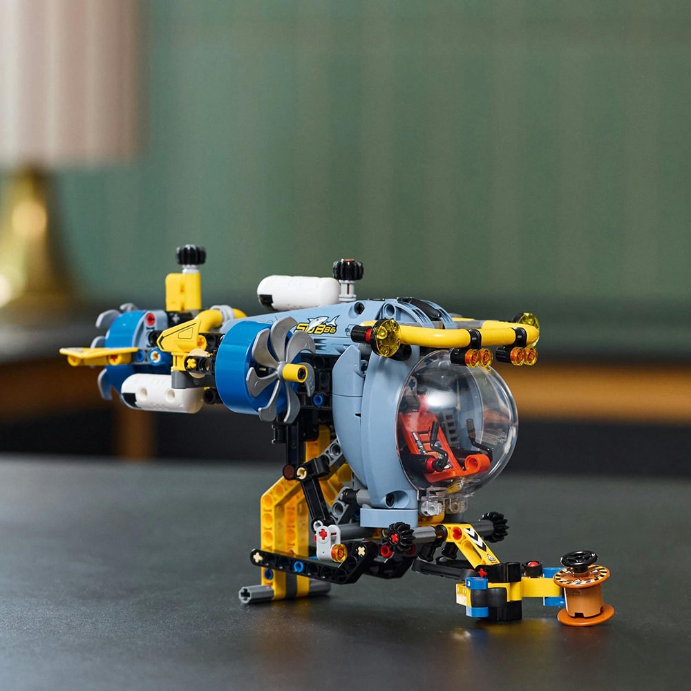 LEGO Technic: Submarin de cercetare la mare adancime 42201, 9 ani+, 413 piese