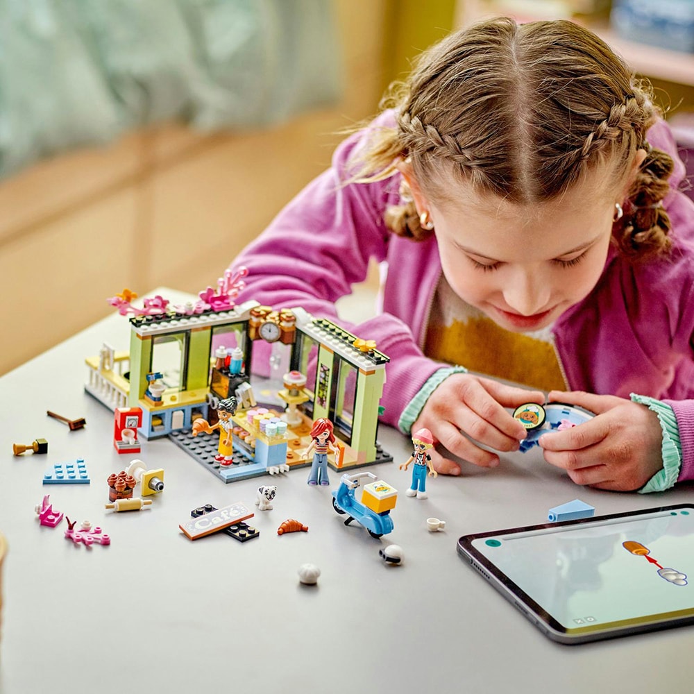 LEGO Friends: Cafenea din orasul Heartlake 42618, 6 ani+, 426 piese