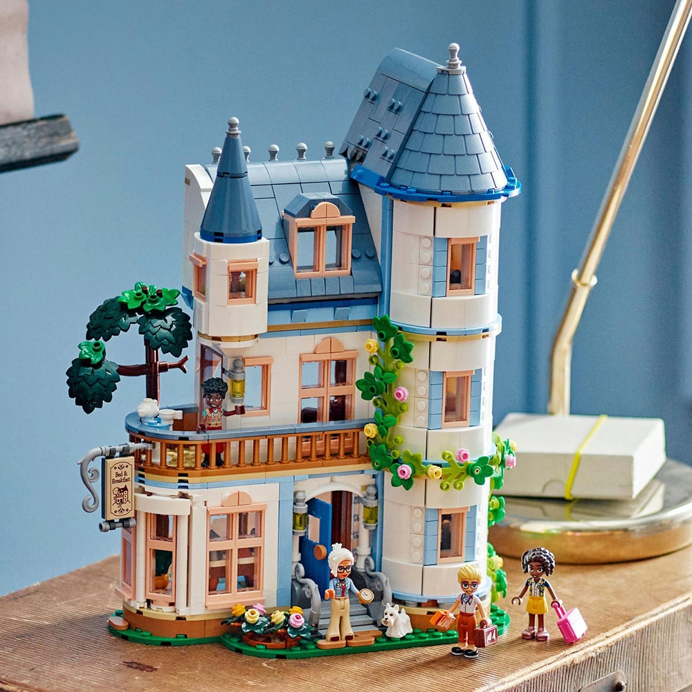 LEGO Friends: Castelul-pensiune 42638, 12 ani+, 1311 piese