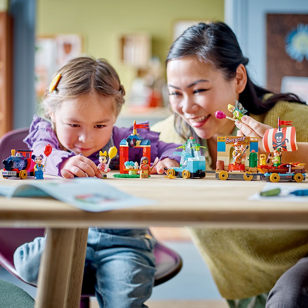 LEGO Disney: Tren aniversar Disney 43212, 4 ani+, 200 piese
