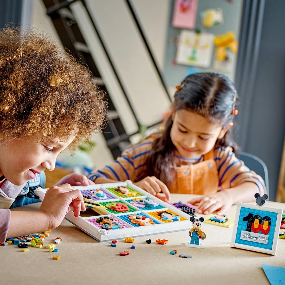 LEGO Disney: 100 de ani de animatii Disney 43221, 6 ani+, 1022 piese