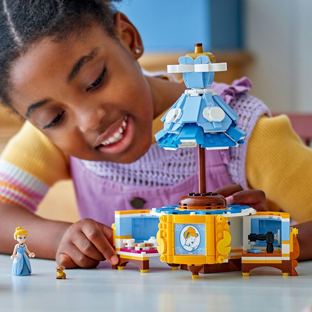 LEGO Disney Princess: Rochia Cenusaresei 43266, 9 ani+, 474 piese