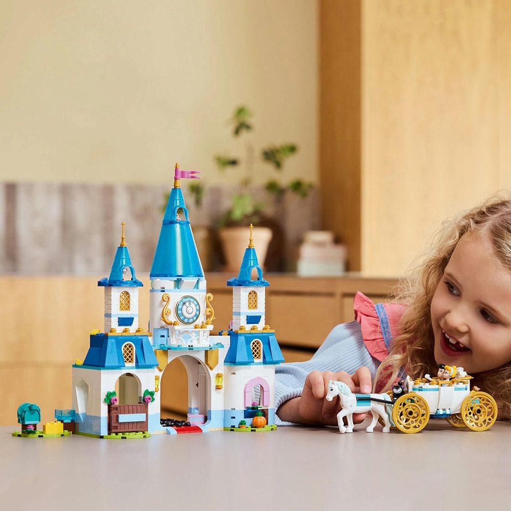 LEGO Disney Princess: Castelul si caleasca Cenusaresei 43275, 6 ani+, 596 piese