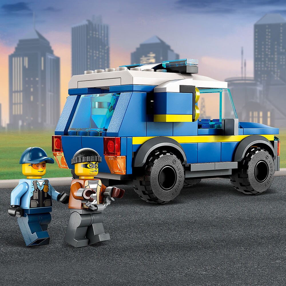 LEGO City: Centru pentru vehicule de urgenta 60371, 6 ani+, 706 piese