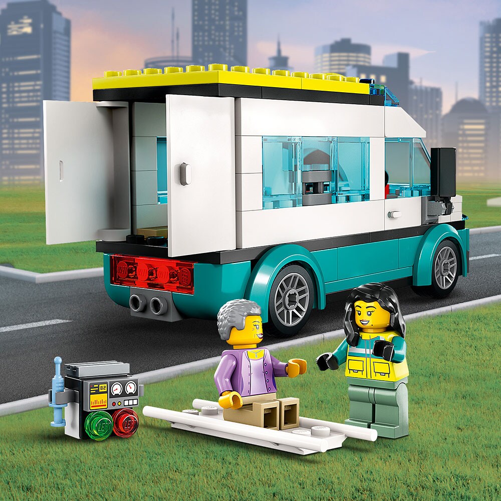 LEGO City: Centru pentru vehicule de urgenta 60371, 6 ani+, 706 piese
