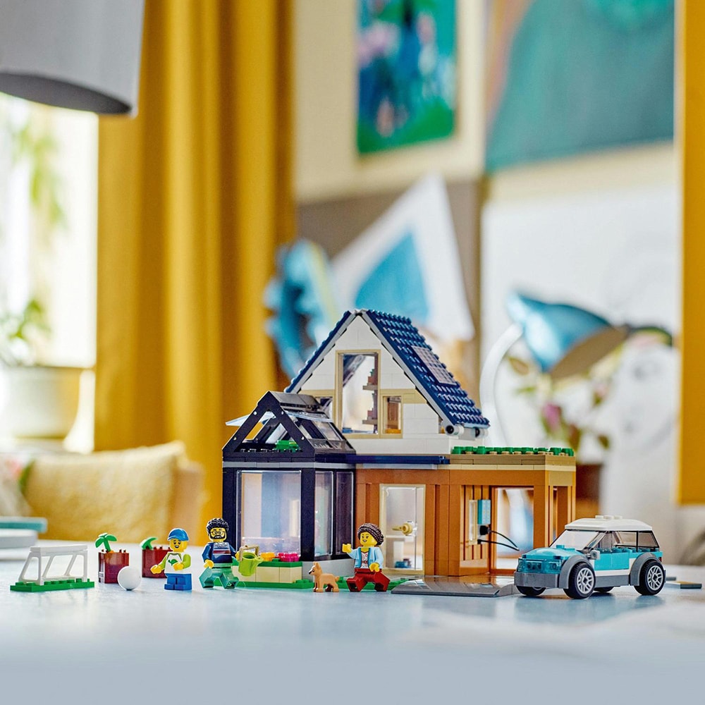 LEGO City: Casa de familie si masina electrica 60398, 6 ani+, 462 piese