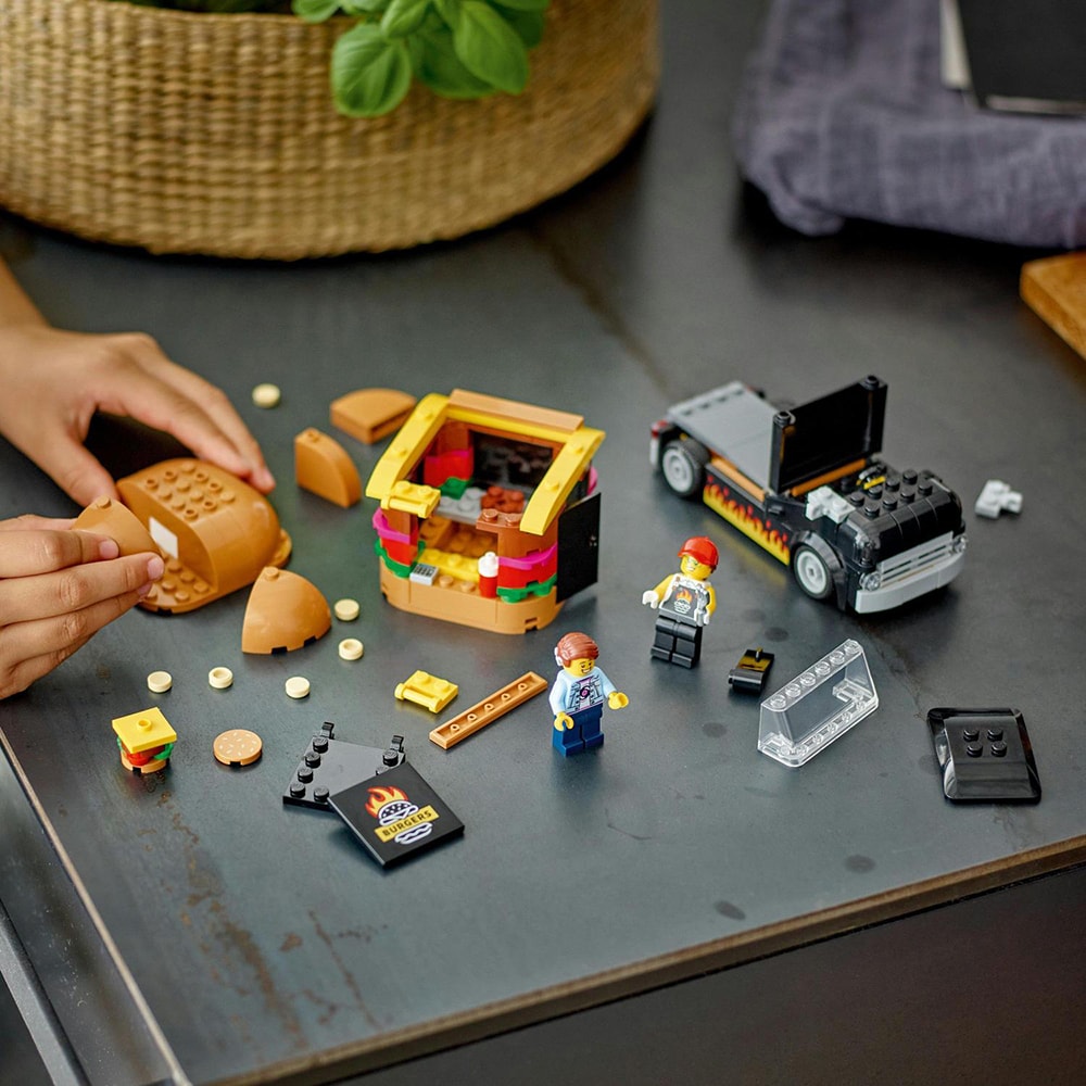 LEGO City: Toneta de burgeri 60404, 5 ani+, 194 piese