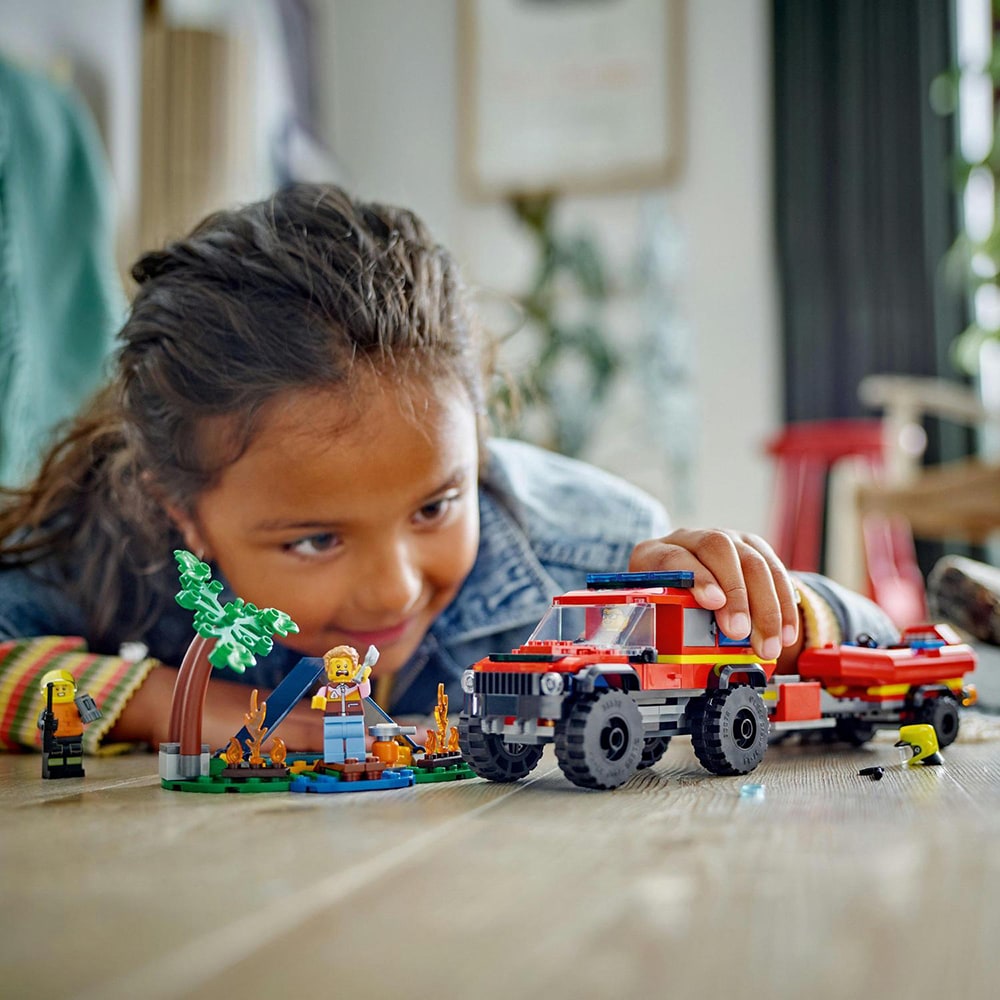 LEGO City: Camion 4x4 si barca de pompieri 60412, 5 ani+, 301 piese