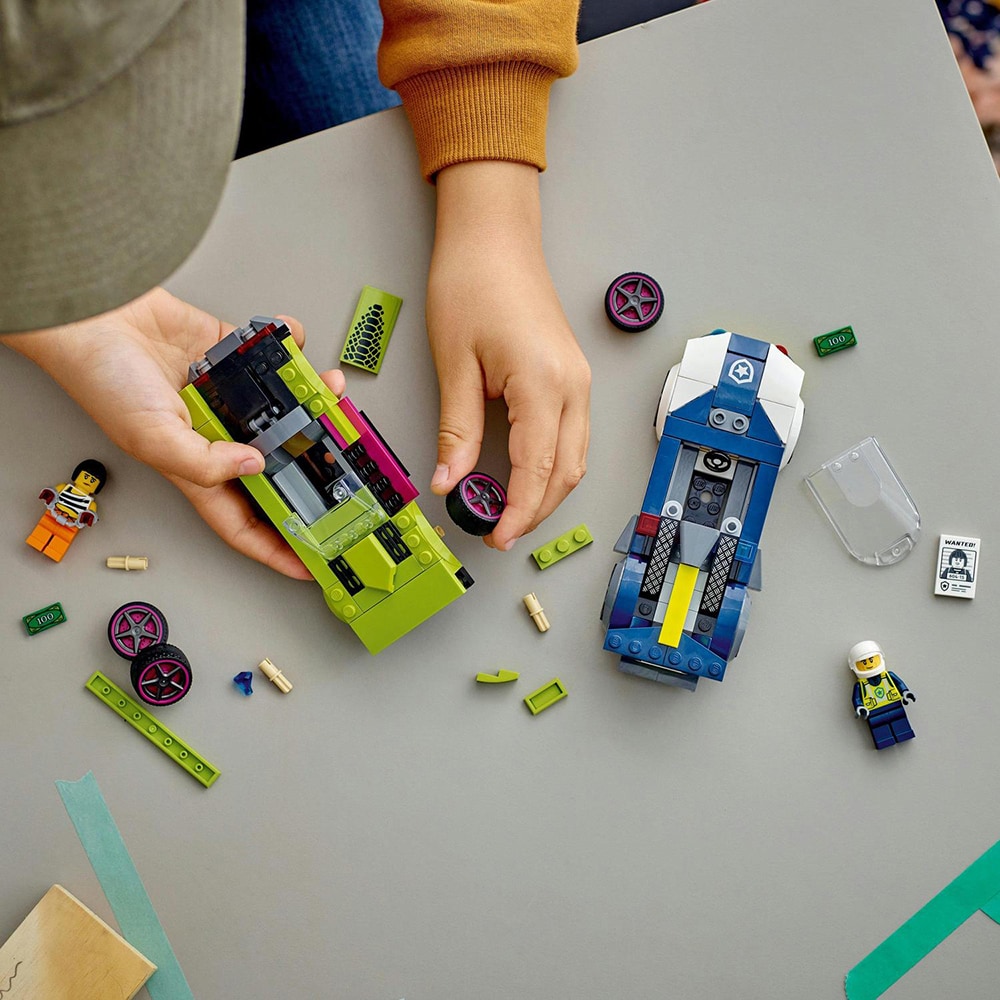 LEGO City: Urmarire cu masina de politie si masina puternica 60415, 6 ani+, 213 piese