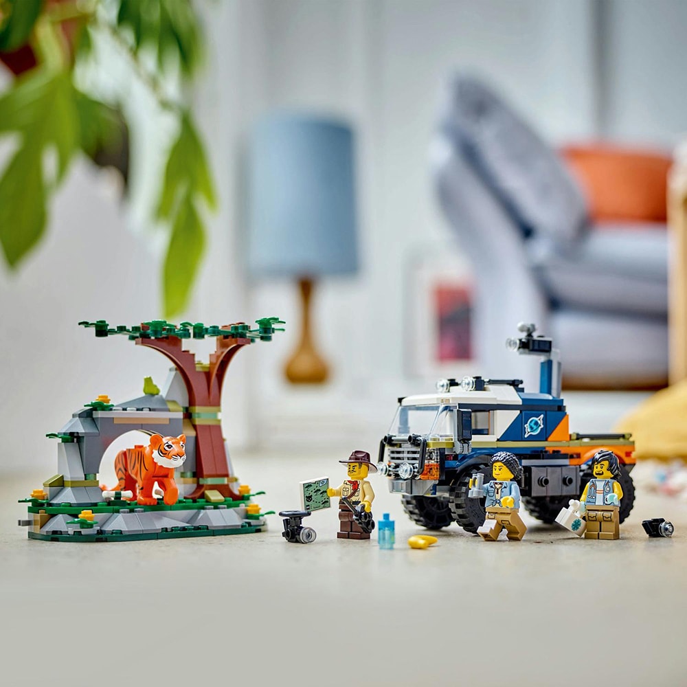 LEGO City: Camionul off-road al unui explorator al junglei 60426, 6 ani+, 314 piese