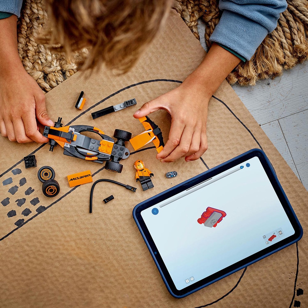 LEGO City: Formula 1 - Pilot F1 cu masina de curse McLaren 60442, 6 ani+, 86 piese