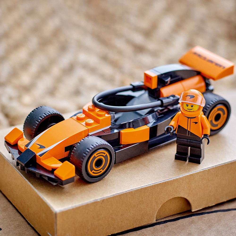 LEGO City: Formula 1 - Pilot F1 cu masina de curse McLaren 60442, 6 ani+, 86 piese