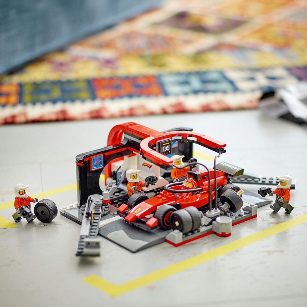 LEGO City: Boxa si mecanici F1 cu masina Ferrari 60443, 6 ani+, 322 piese