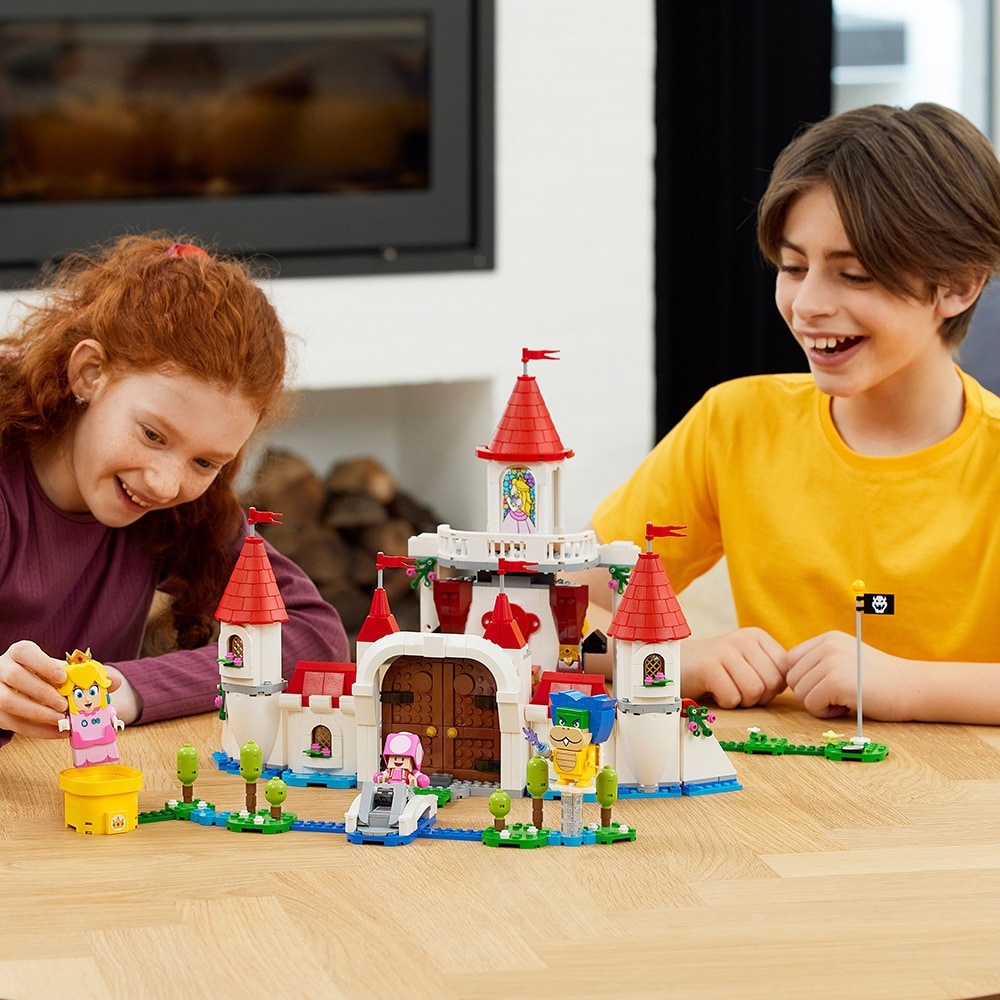 LEGO Super Mario: Set de extindere Castelul lui Peach 71408, 8 ani+, 1216 piese