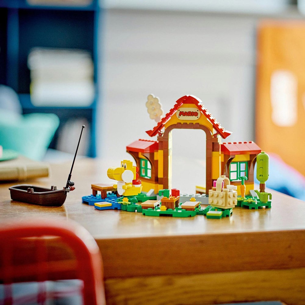 LEGO Super Mario: Picnic la casa lui Mario - Set de extindere 71422, 6 ani+, 259 piese