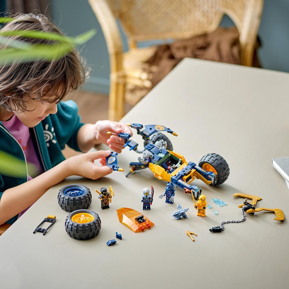 LEGO Ninjago: Vehiculul de teren ninja al lui Arin 71811, 7 ani+, 267 piese