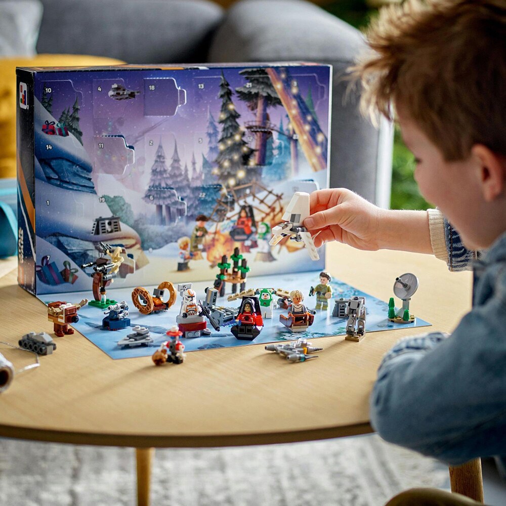 LEGO Star Wars: Calendar de advent 75366, 6 ani+, 320 piese