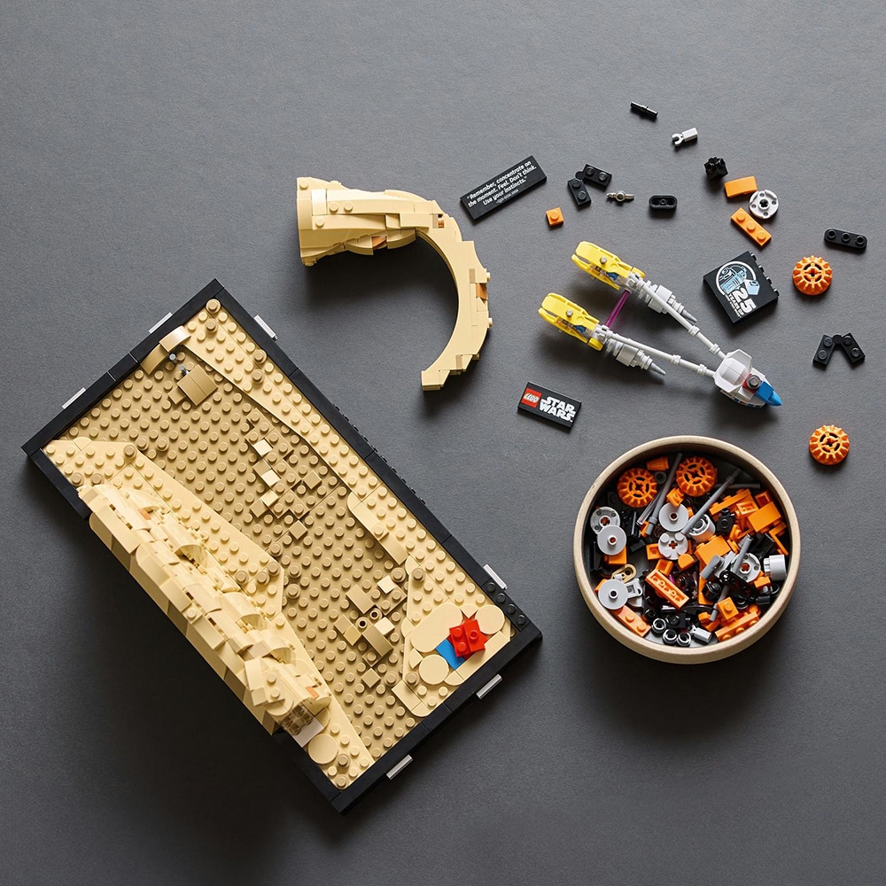 LEGO Star Wars: Diorama Cursa din Mos Espa 75380, 18 ani+, 718 piese