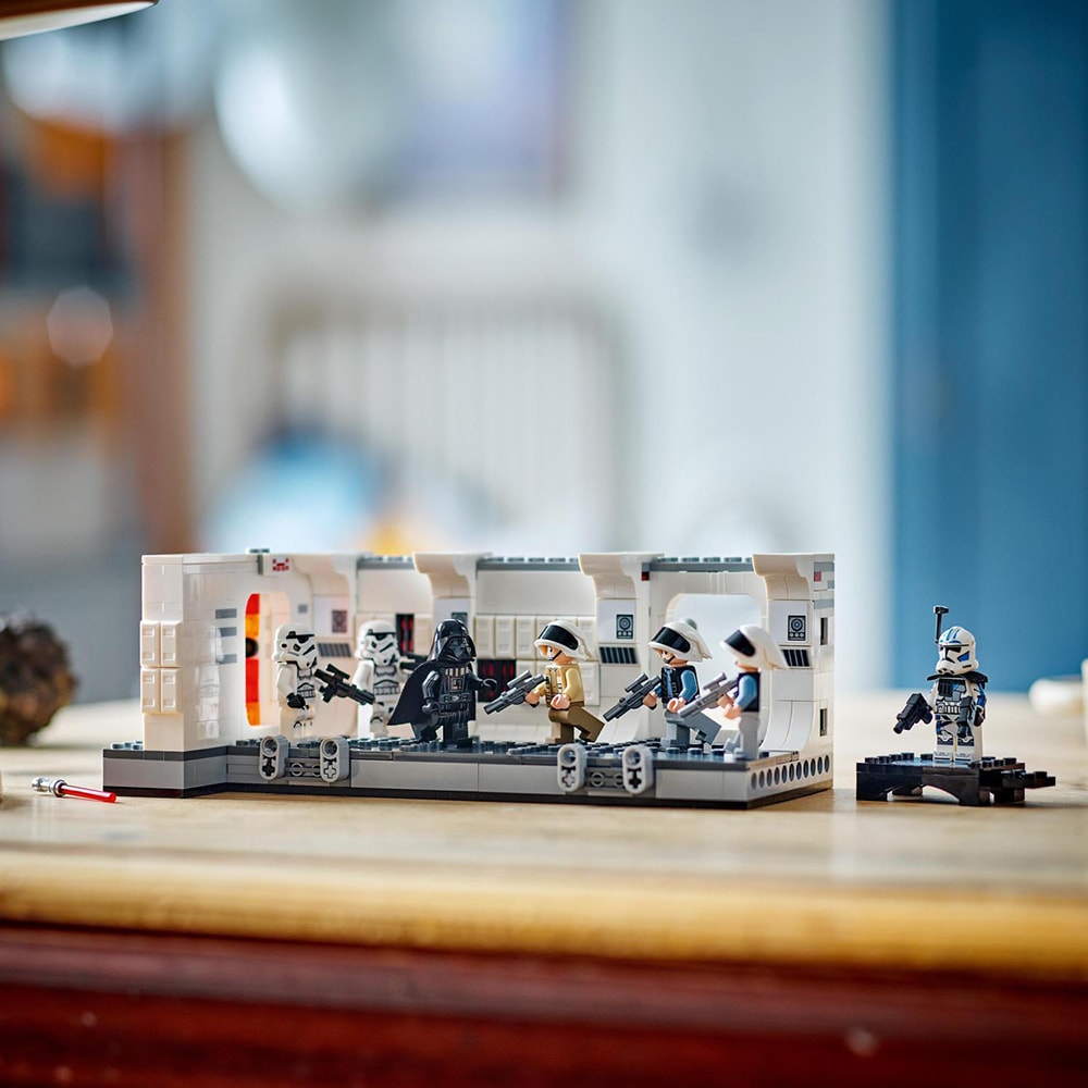 LEGO Star Wars: Imbarcarea pe Tantive IV 75387, 8 ani+, 502 piese