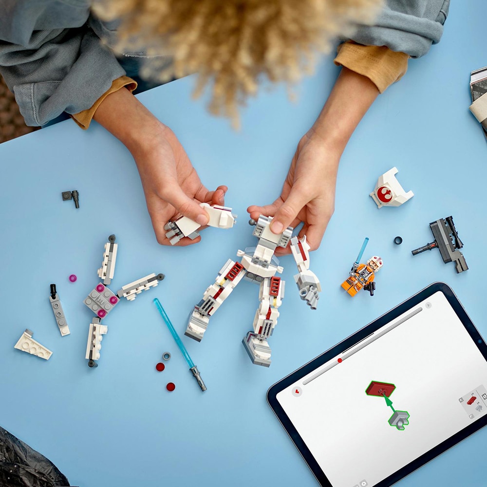 LEGO Star Wars: Robotul X-Wing al lui Luke Skywalker 75390, 6 ani+, 195 piese