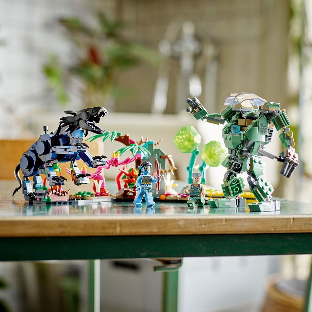 LEGO Avatar: Neytiri si Thanator contra Robotul AMP Quaritch 75571, 9 ani+, 560 piese