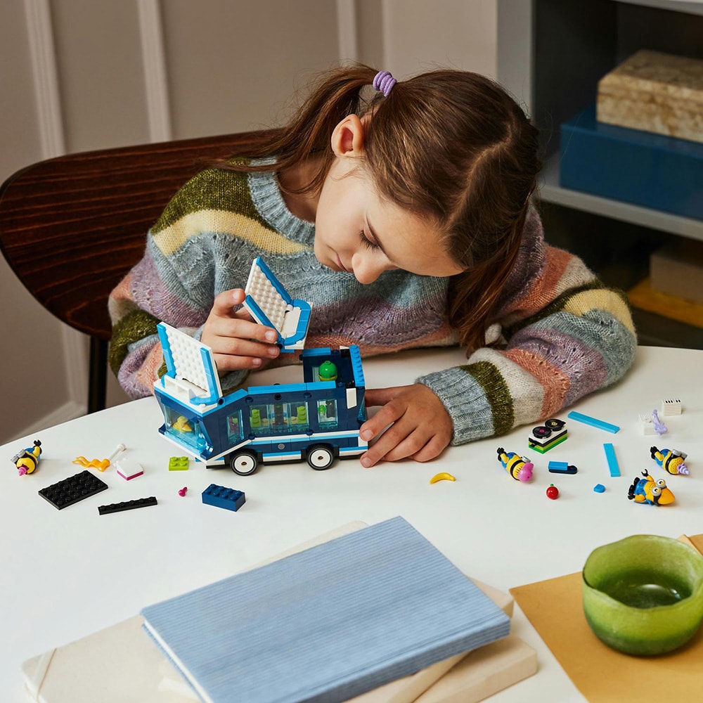 LEGO Despicable Me: Autobuzul de petrecere al minionilor 75581, 7 ani+, 379 piese